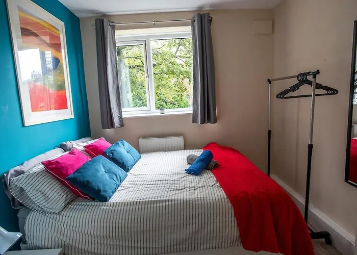 Stylish In Salford With Free Parking *