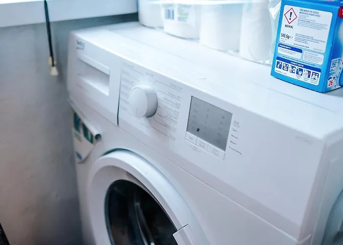 Stylish Home, Sleeps 7, Pool Table, Free Parking, Free Wi-fi, Full Kitchen, Perfect For Groups * Manchester