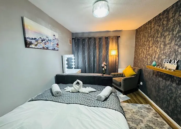 Luxury 2-bed Apartment,office With Built-in Tv King Bed, Private Entrance And Free Parking Daire *