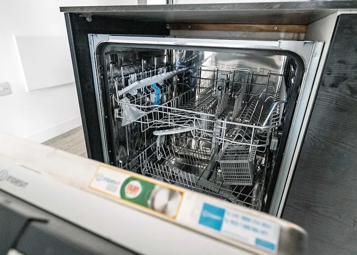 Apartament 2 Bedroom - Old Trafford - Balcony - Free Parking *