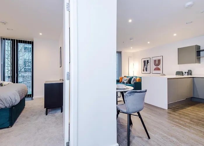 Stylish 1br Near Centre, Salford Апартаменты