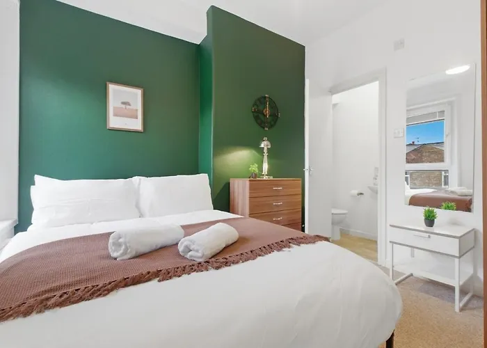 Appartement Spacious 4 Bedroom House With Pacman,darts, Netflix By Vista Short Lets *