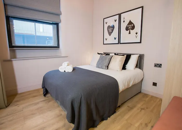 アパート Spacious 3-bed Retreat - Modern & Super マンチェスター