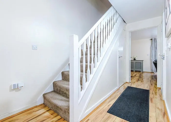 Apartment Stylish Lawnswood - Premium 3br For Business Or Work Near Etihad & Centre - Hosted By Parydise Manchester