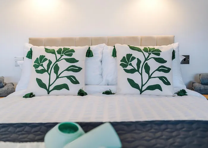 Modern 2br Flat For 4 Full Kitchen Apartment Manchester