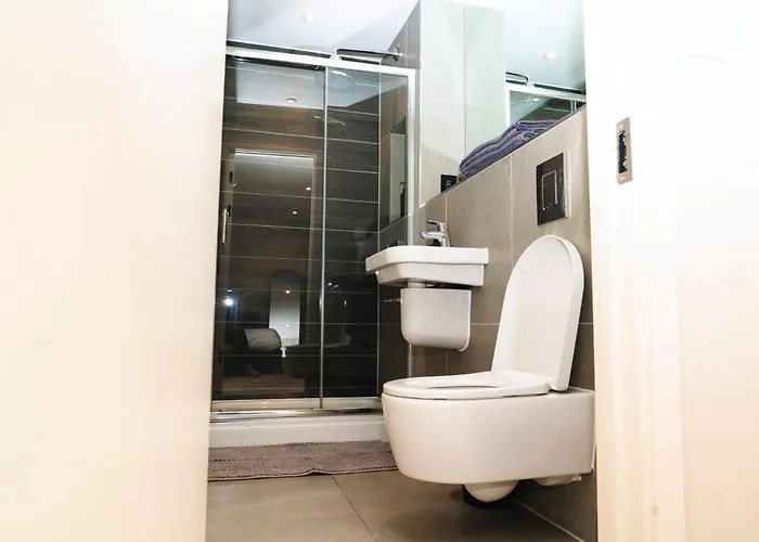 Stylish 2bed Balcony & View Centre Apartment