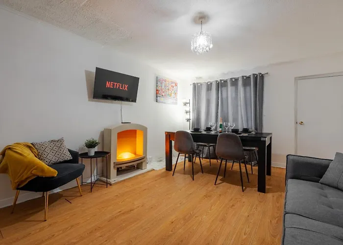 4 Mins From Stadium - Sleeps 7 - Near - Driveway Parking 아파트