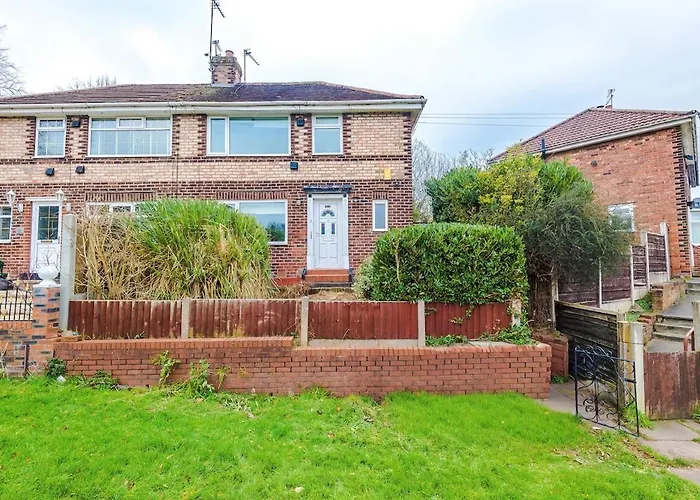 Stylish Home, Sleeps 7, Pool Table, Free Parking, Free Wi-fi, Full Kitchen, Perfect For Groups * Manchester