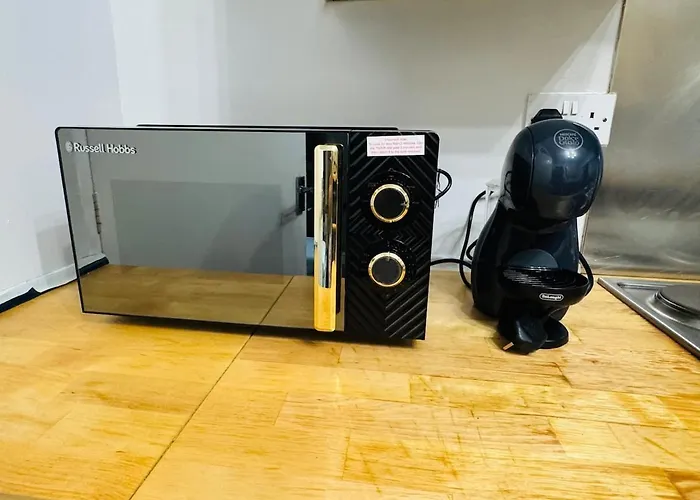 Luxury 2-bed Apartment,office With Built-in Tv King Bed, Private Entrance And Free Parking Mánchester