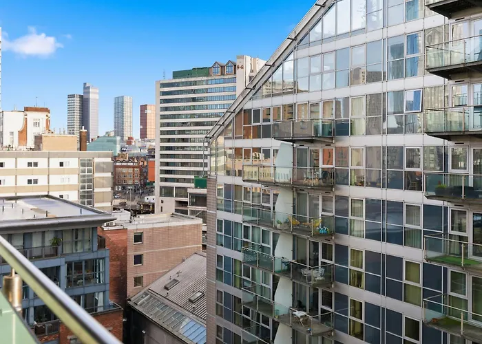 Apartament Centre 1b With Free Private Parking & Balcony Manchester