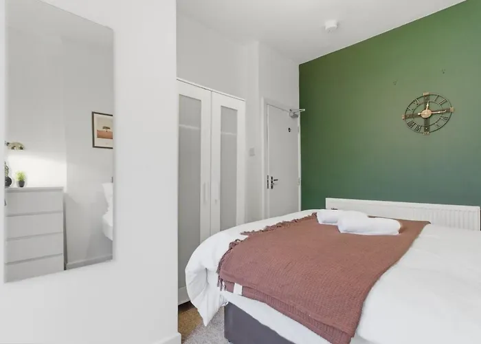 Spacious 4 Bedroom House With Pacman,darts, Netflix By Vista Short Lets Appartement