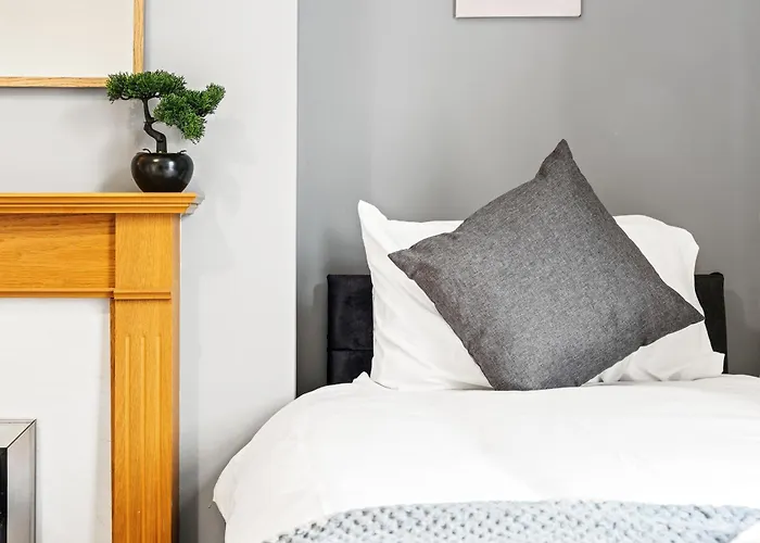 Comfortable 4 Bed - Free Parking & Fast Wifi 아파트