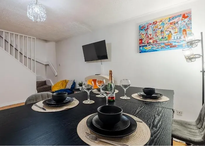 Apartman Lavish & Comfy - Contractors And Long - Close To Piccadilly & Etihad - Fast Speed Wi-fi - Sleep 7 *