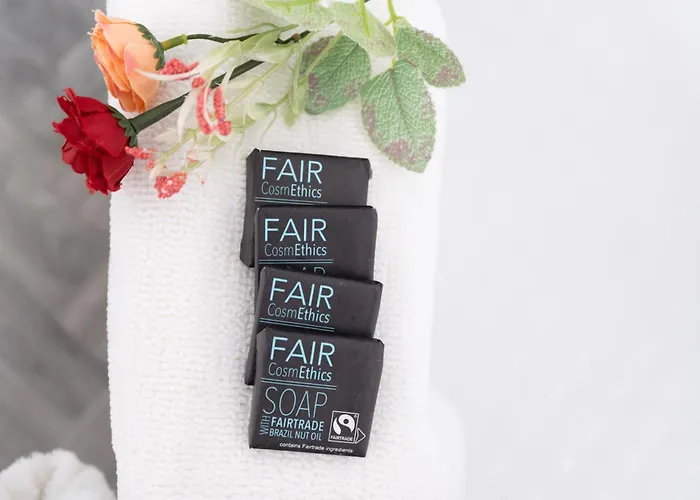 4 Mins From Stadium - Sleeps 7 - Near - Driveway Parking Apartment