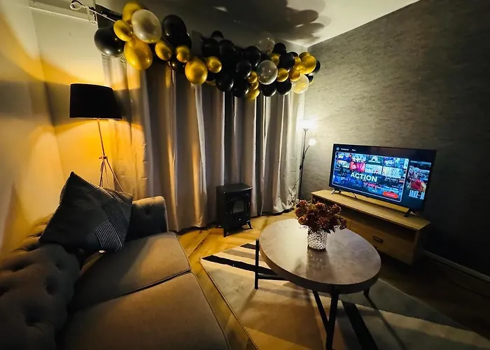 Apartament Luxury 2-bed Apartment,office With Built-in Tv King Bed, Private Entrance And Free Parking