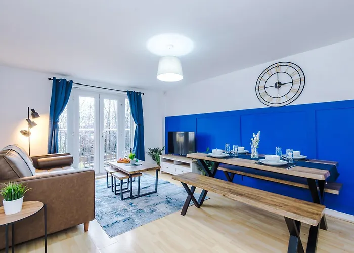 Salford Serenity Suite - Modern & Stylish 2-Br For 6 - Balcony Views & Parking By Parydise Properties *