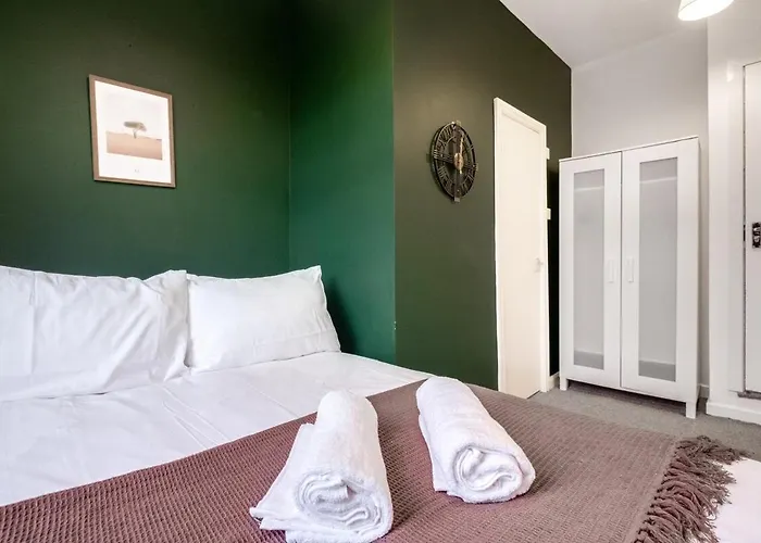 Appartement Spacious 4 Bedroom House With Pacman,darts, Netflix By Vista Short Lets *