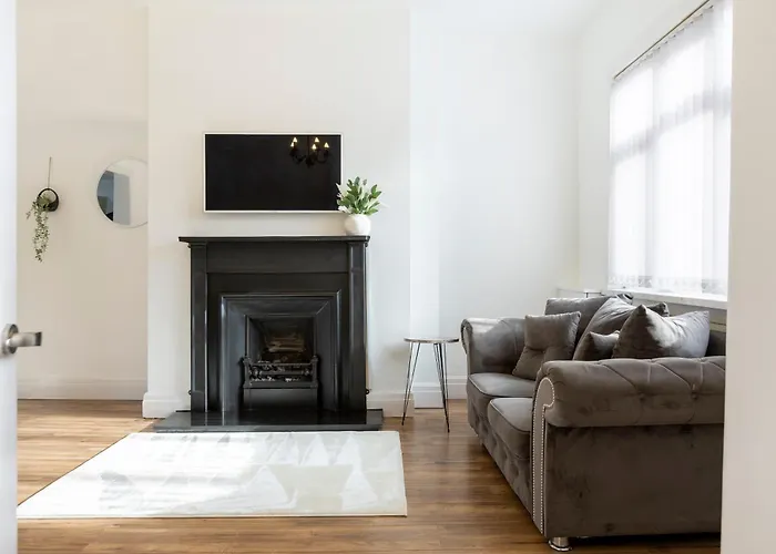 Free Parking, Large House For Contractors & Families, Sleeps 6, 15mins To Centre * מנצ'סטר