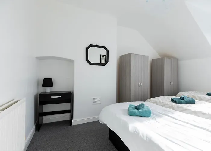 Free Parking, Large House For Contractors & Families, Sleeps 6, 15mins To Centre *