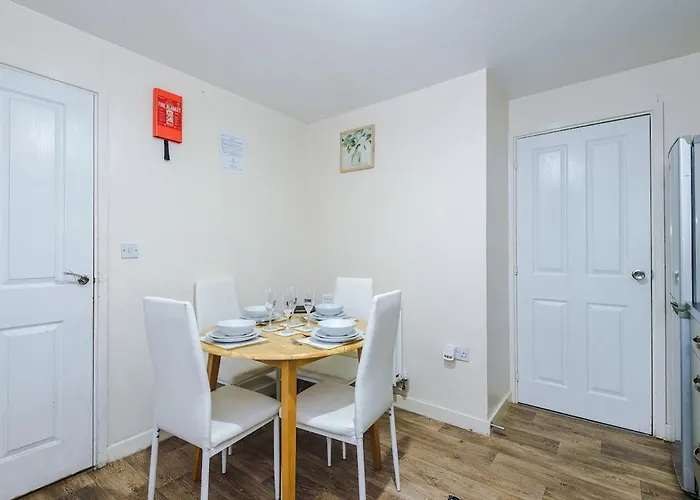 Stylish Lawnswood - Premium 3br For Business Or Work Near Etihad & Centre - Hosted By Parydise