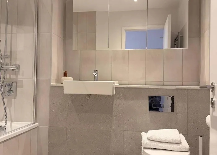 2bed - Sleeps 4 Centre Parking *