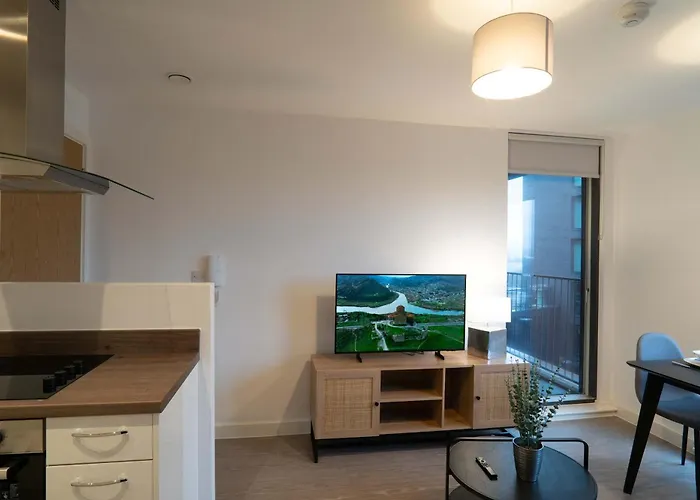 Bright 1 Bed In W Balcony דירה