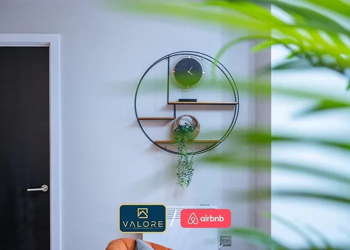 Luxury Waterfront 2br - Free Gym Access & Parking 아파트 *