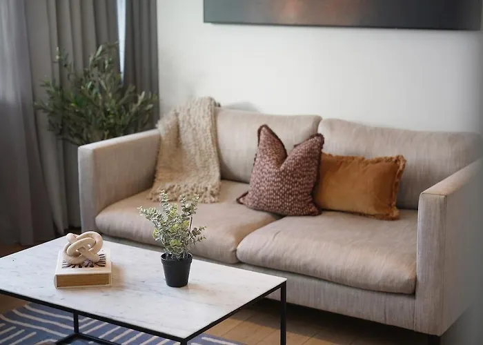 Stylish & Spacious 2 Bedroom 2 Bathroom דירה