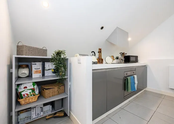 Stylish & Modern 3br - Garden, Parking & Ps5