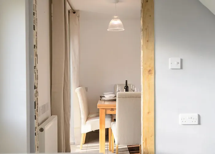 Apartment Spacious 3 Bed - Parking, Wi-fi & Garden