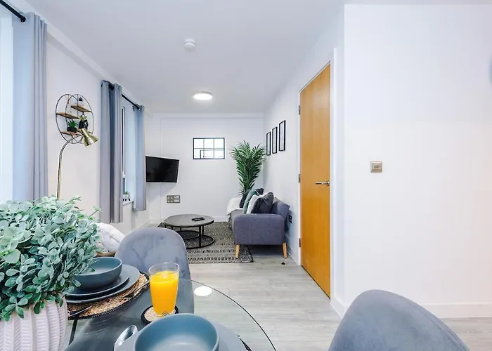 Central, 2 Bedroom, Penthouse Duplex Apartament