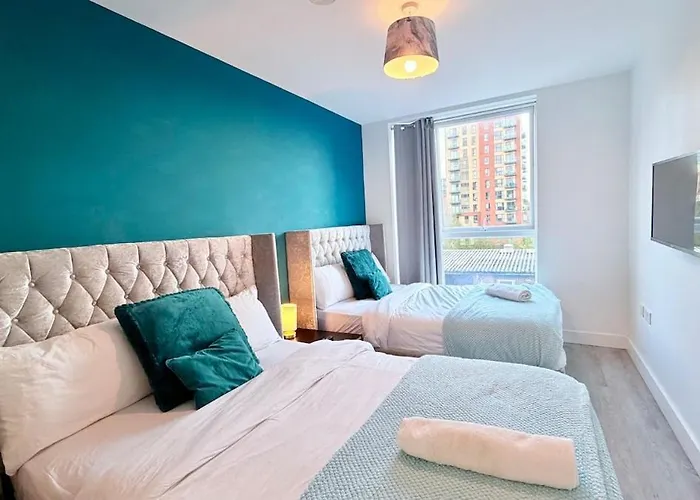 Luxury 5 Bed Centre *