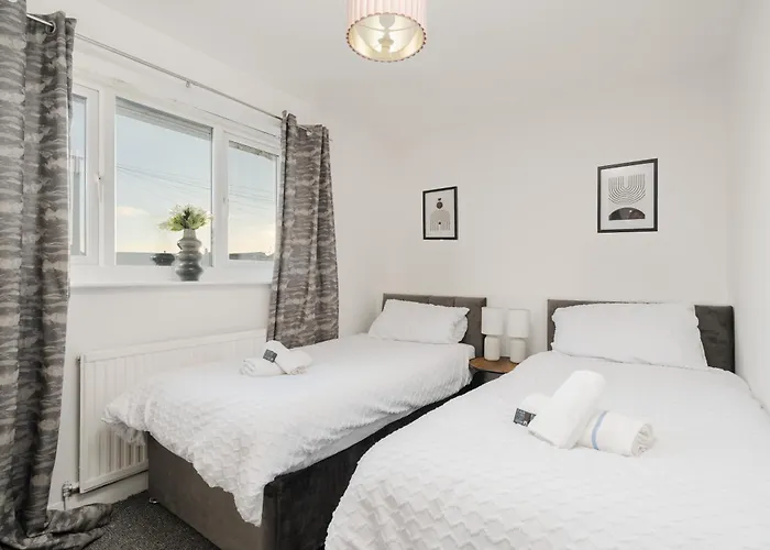 Apartamento Spacious 2-bed House Sleeps 7 Near