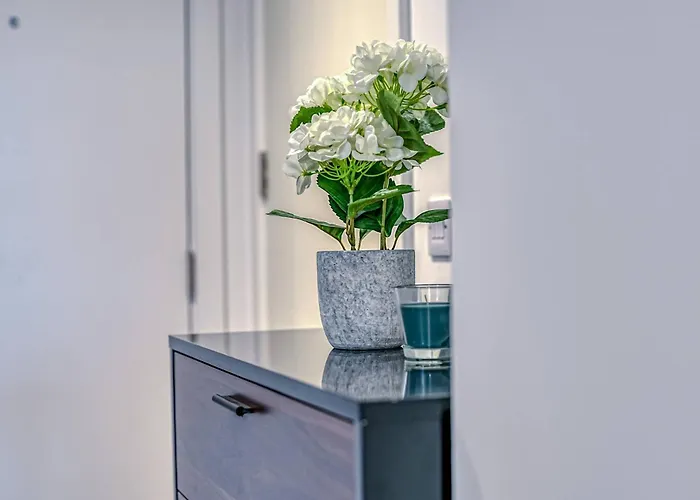 1-br Flat In Eccles - 1 Minute Walk To Train & Tram Station - Sleeps 3 아파트 맨체스터