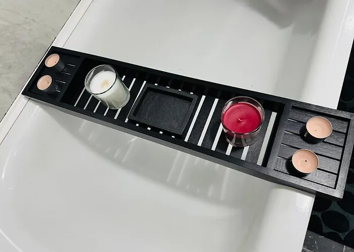 Daire Luxury 2-bed Apartment,office With Built-in Tv King Bed, Private Entrance And Free Parking Manchester