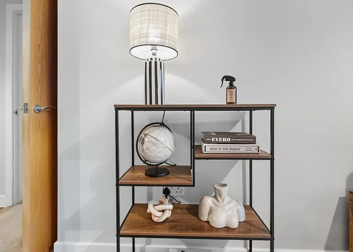 Lux 2bd, Free Parking & Wifi, Near Mcr Center And Media Apartment