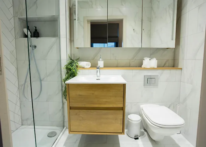 Spacious 3-bed Retreat - Modern & Super *