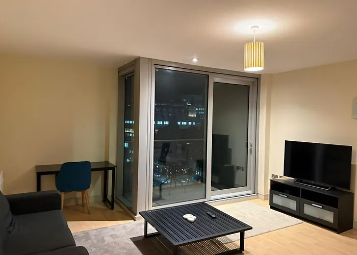 Spacious 2-bed In Centre Manchester