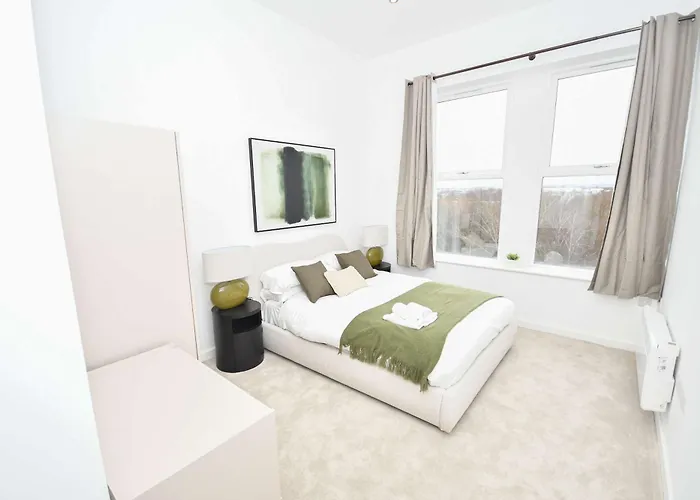 Spacious & Bright 1bed Nr Etihad Stadium Daire