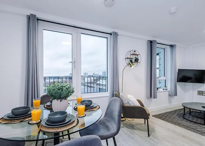 Central, 2 Bedroom, Penthouse Duplex