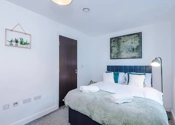 Centre, Central, Pool Table *