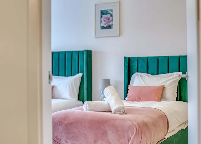 The Trafford Centre - City View - Close To Airport - Sleeps 6 Апартаменты