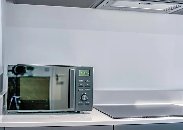 1-br Flat In Eccles - 1 Minute Walk To Train & Tram Station - Sleeps 3 아파트 맨체스터