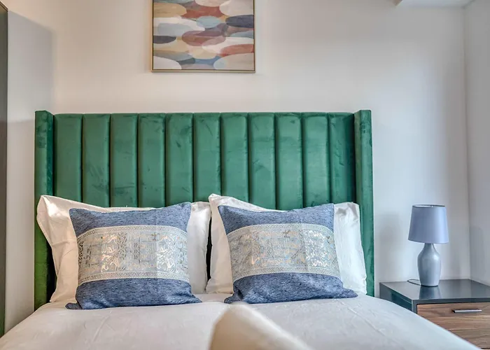 The Trafford Centre - City View - Close To Airport - Sleeps 6 Manchester