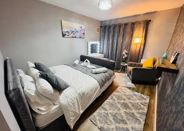 Apartament Luxury 2-bed Apartment,office With Built-in Tv King Bed, Private Entrance And Free Parking Manchester