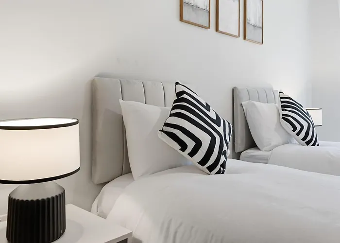 Lux 2bd, Free Parking & Wifi, Near Mcr Center And Media *