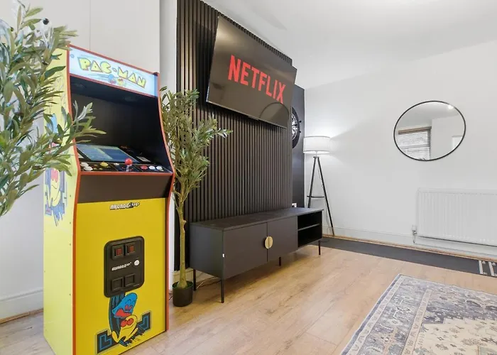 Appartement Spacious 4 Bedroom House With Pacman,darts, Netflix By Vista Short Lets Manchester