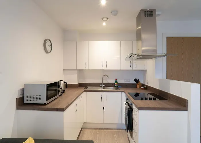 Bright 1 Bed In W Balcony