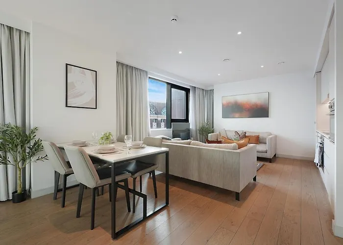 Stylish & Spacious 2 Bedroom 2 Bathroom *