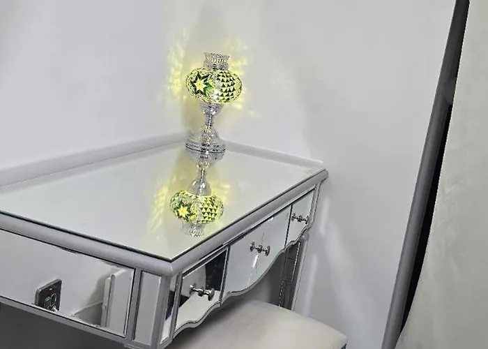 Mega12 Luxury Modern At Centre,2 Bath, 2 Toilets, 2 King Beds,-free Car Park *